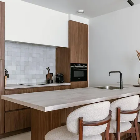 Elegant Design Liselot Near The